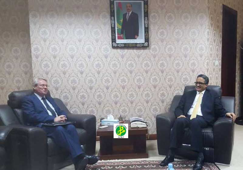 لقاء الوزير مع السفير الفرنسي