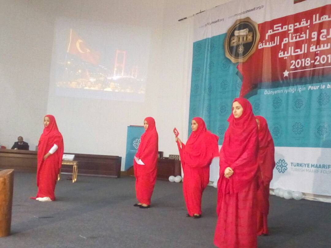بعض طلاب المؤسسة
