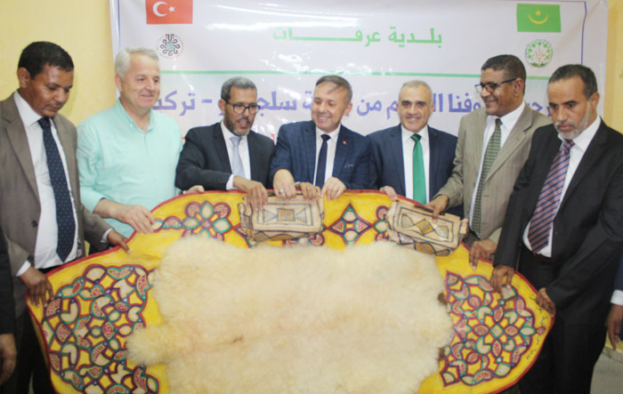 بعض الهدايا للوفد