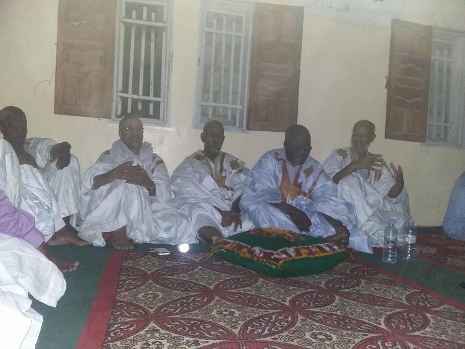 بعض قادة تواصل خلال الإعلان