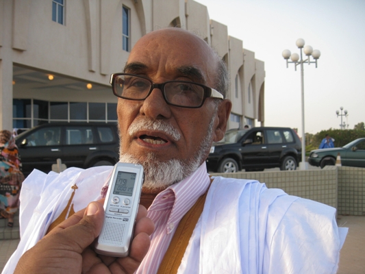 الشاعر أحمدو ولد عبد القادر متحدثا للسراج 