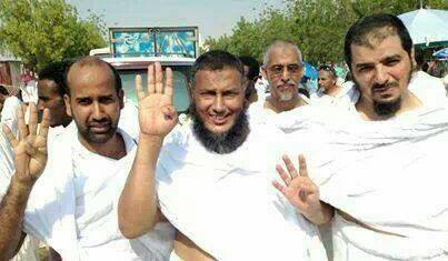 الشيخ الددو يرفع شعار رابعة العدوية في الحج
