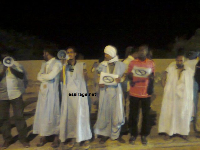 مقاطعين للانتخابات يتظاهرون أمام مقر اللجنة المستقلة للانتخابات