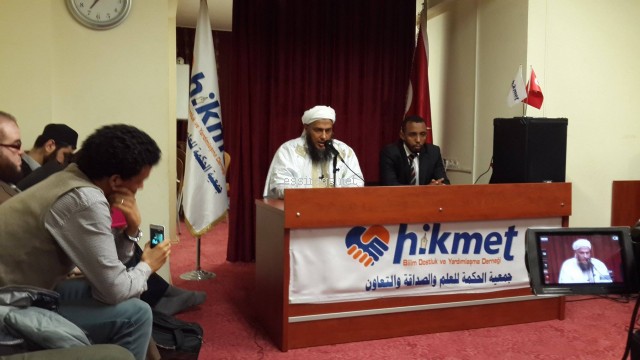الشيخ في محاضرة جمعية الحكمة 