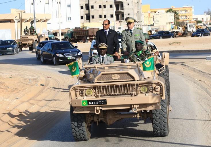 الرئيس محمد ولد عبد العزيز رفقة الفريق غزواني = ارشيف