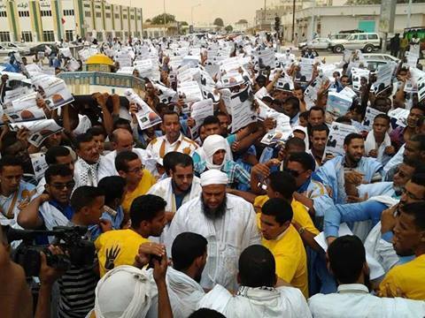 الشيخ العلامة اددو وسط الجماهير المشاركة في مسيرة القدس- تصوير السراج
