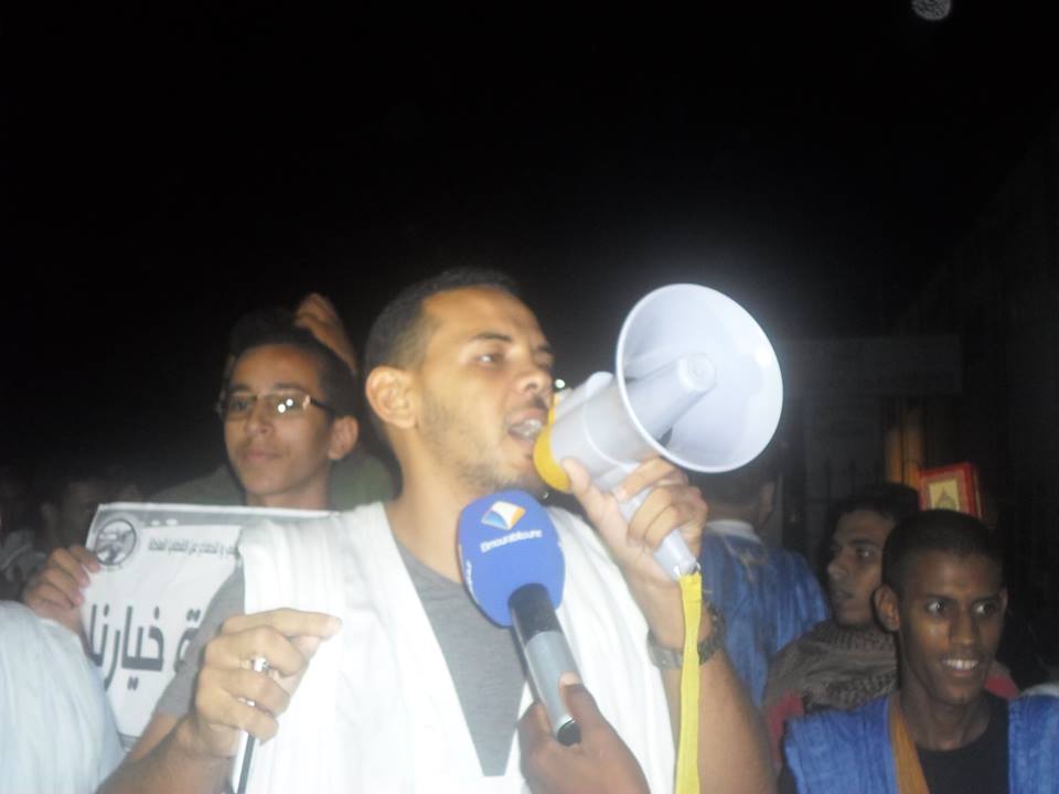 حبيب ولد اكاه رئيس المبادرة الطلابية خلال كلمته