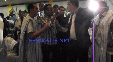 بعض الشباب غاضبين من تصرف المصريين 
