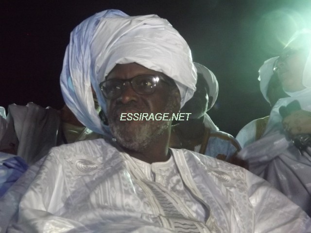 بيجل علي منصة الحلفل 