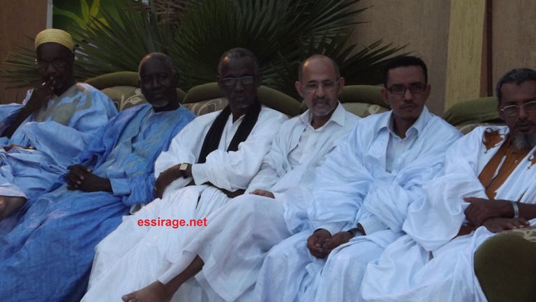 مثقفون ووزراء سابقون شاركو في التظاهرة 