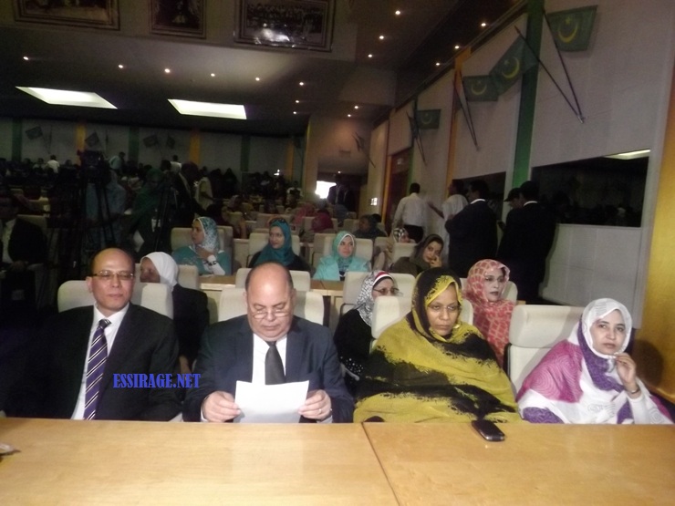 من اليمين : منت حمادي ومنت اشريف والوزير والسفير المصريين 