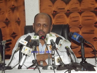 جميل منصور خلال المؤتمر الصحفي 