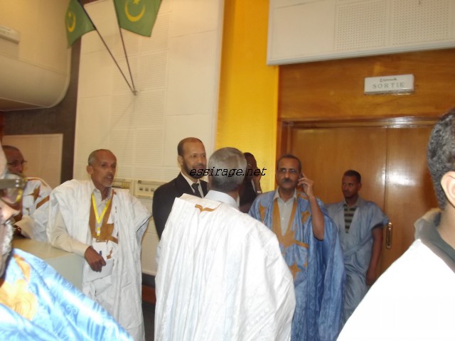 ولد الحاج الشيخ طيلة الحفل ظل في هذا المكان دون مقعد 