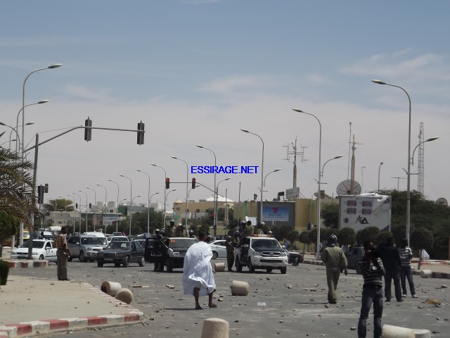 وحدات من الشرطة بدأت تستعيد السيطرة علي الوضع 