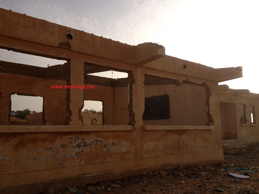 أقسام المعهد تحولت إلى مكب للنفايات