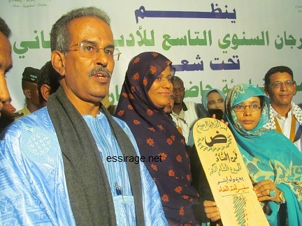 لحظة تكريم الدكتور بدي ولد ابنو