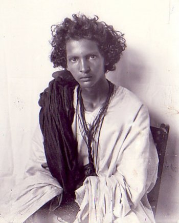 الأمير محمد فال ولد عمير (من طلاب مدرسة أبناء الشيوخ) صورة أخذت سنة 1935.
