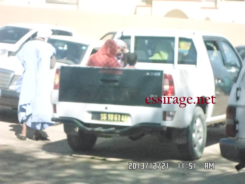 لوحة السيارة التي تحمل بعض المدنيين من بينهم أطفال ونساء 