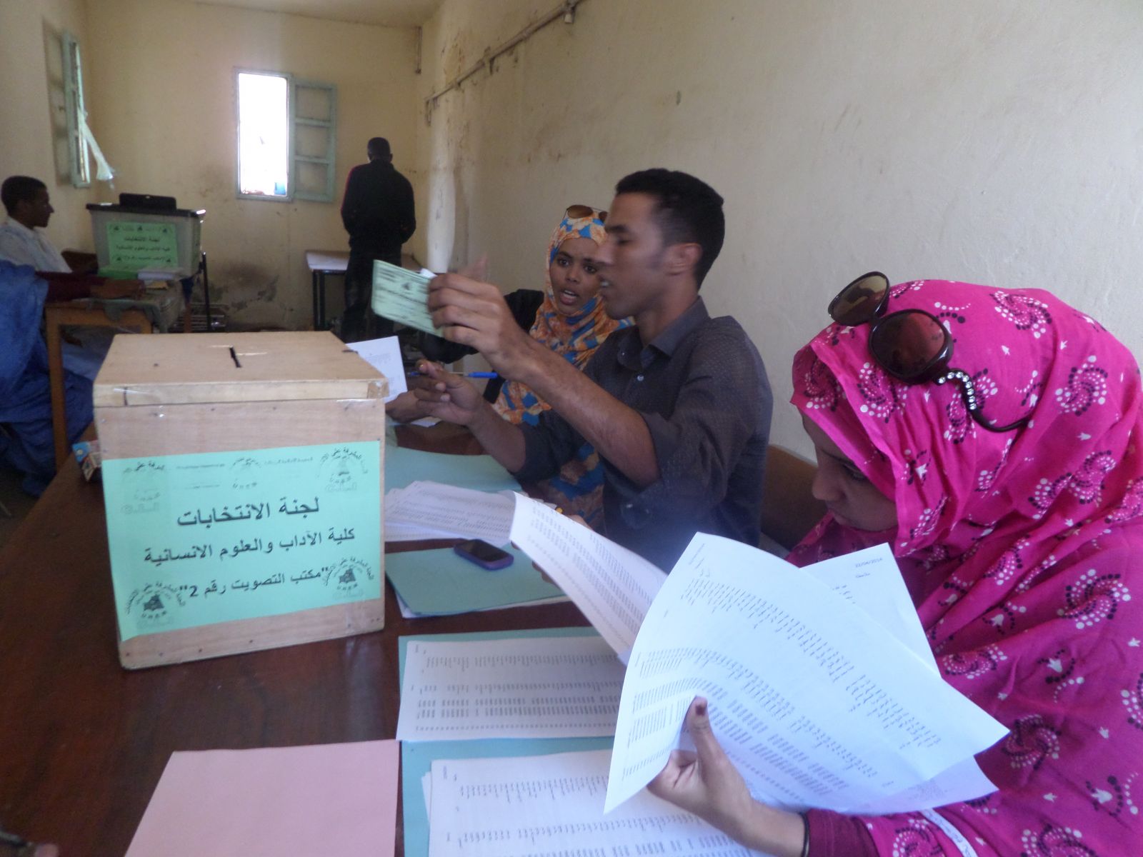 لجنة الانتخابات بكلية الآداب