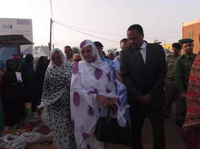 الوزيرة إلى جانب والي ولاية العصابة 