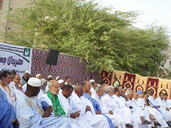 منصة المهرجان أمس 