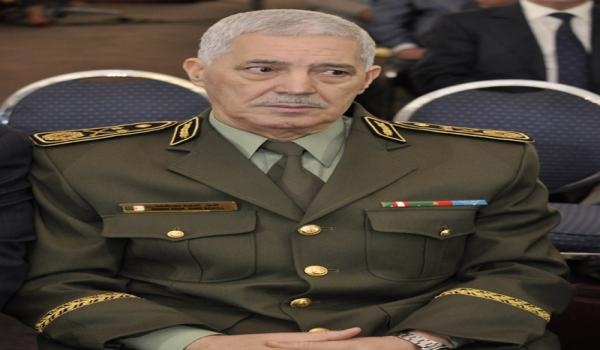 قائد الدرك الجزائري اللواء أحمد بوسطيله 