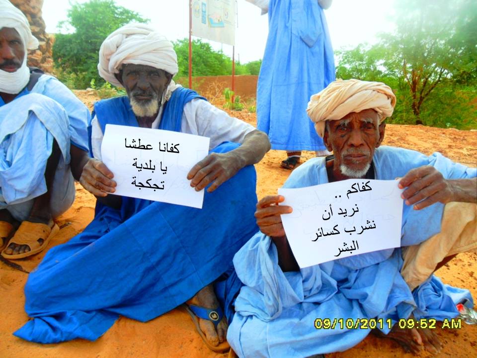 شيوخ يريدون الماء في تجكجه 