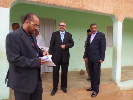 ولد بايه وقف ينتظر مفاتيح المؤسسة وهو مأ غضبه 