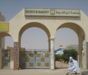  لصوص يعتدون على إمام مسجد الجامعة