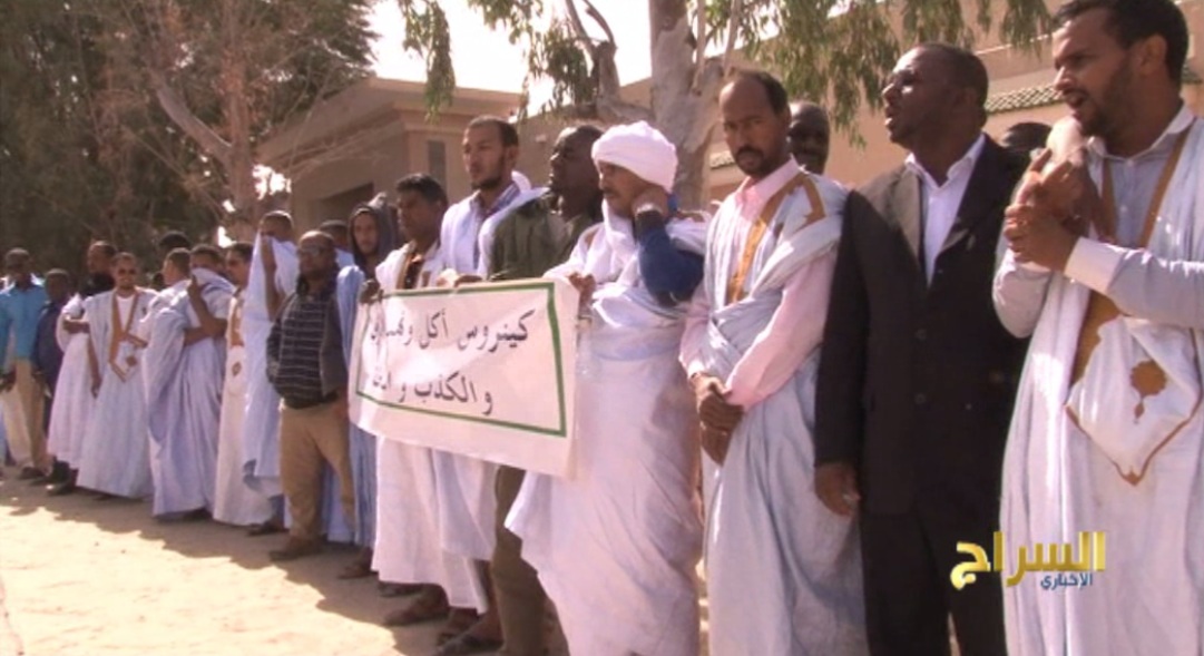 بعض الشباب المفصولين من العمل 