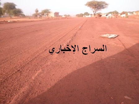 شارع رئيسي ينبعث منه الغبار