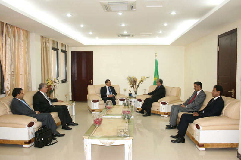 الوزير الأول يستقبل وزير الشؤون الخارجية والمغتربين اللبناني