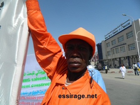 أحمد ولد سيد أحد العمال الذين اكتووا بنيران إدارتهم