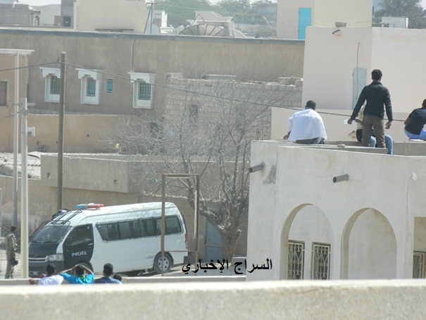 الطلاب ينادون على الشرطة-يا جبناء