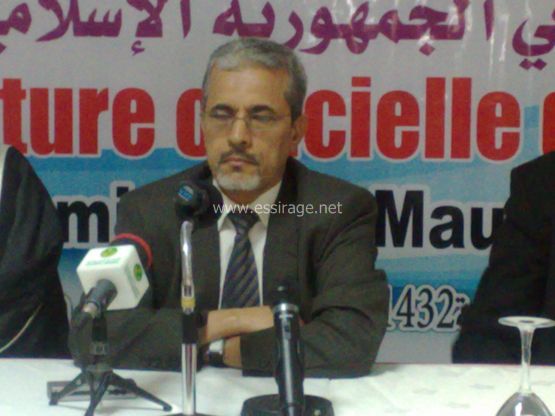 الأمين العام لوزارة الإقتصاد والتنمية يسلم ولد حمدان 