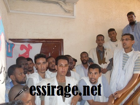 الاساتذة المحولون في اعتصام عند باب وزير التهذيب