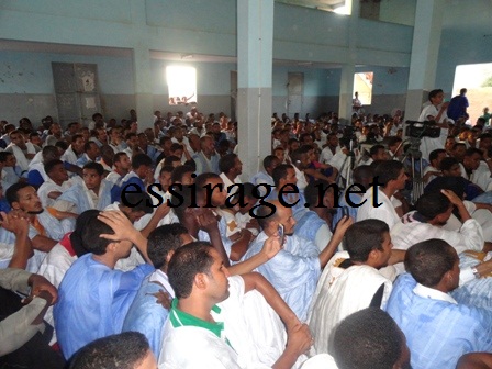 المئات حضروا المحاضرة حتي نهايتها