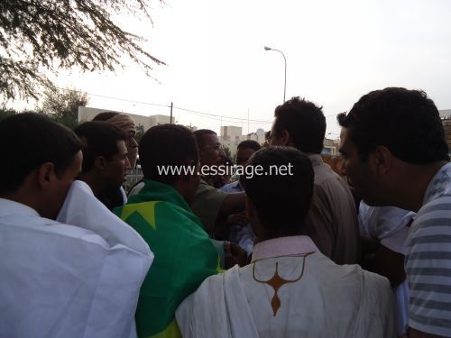 المفوض خلال مباحثاته مع الشباب