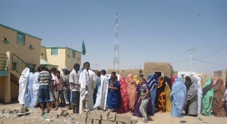 أهالي جكني تحملوا الحر من اجل ايصال رسالتهم للحاكم_ تصوير السراج