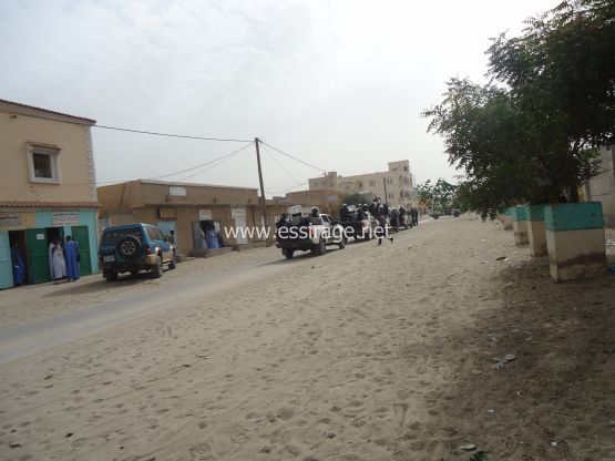 الشرطة أمام المعهد بأعداد كبيرة من أفرادها 