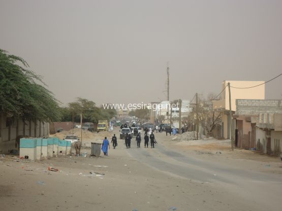 الشرطة أغلقت الطريق أمام المعهد ومنعت السيارات من الإقتراب من ا لمنطقة 