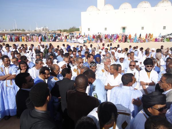 بعض الجماهير التي حضرت للصلاة 