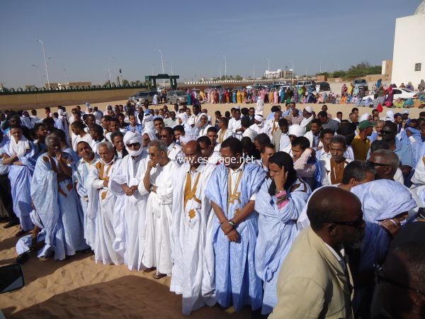 بعض الحضور ويظهر أحمد ولد داداه في الصورة 