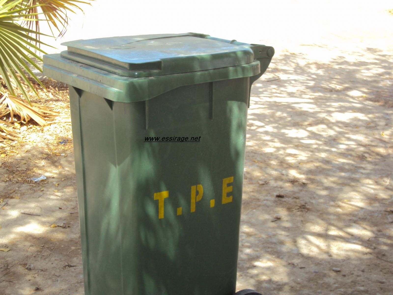 أكياص القمامة التابعة لشركة أم العيد افال