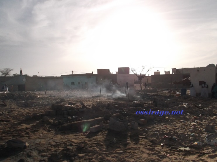 أحد الأعرشة تشتعل فيه النيران 