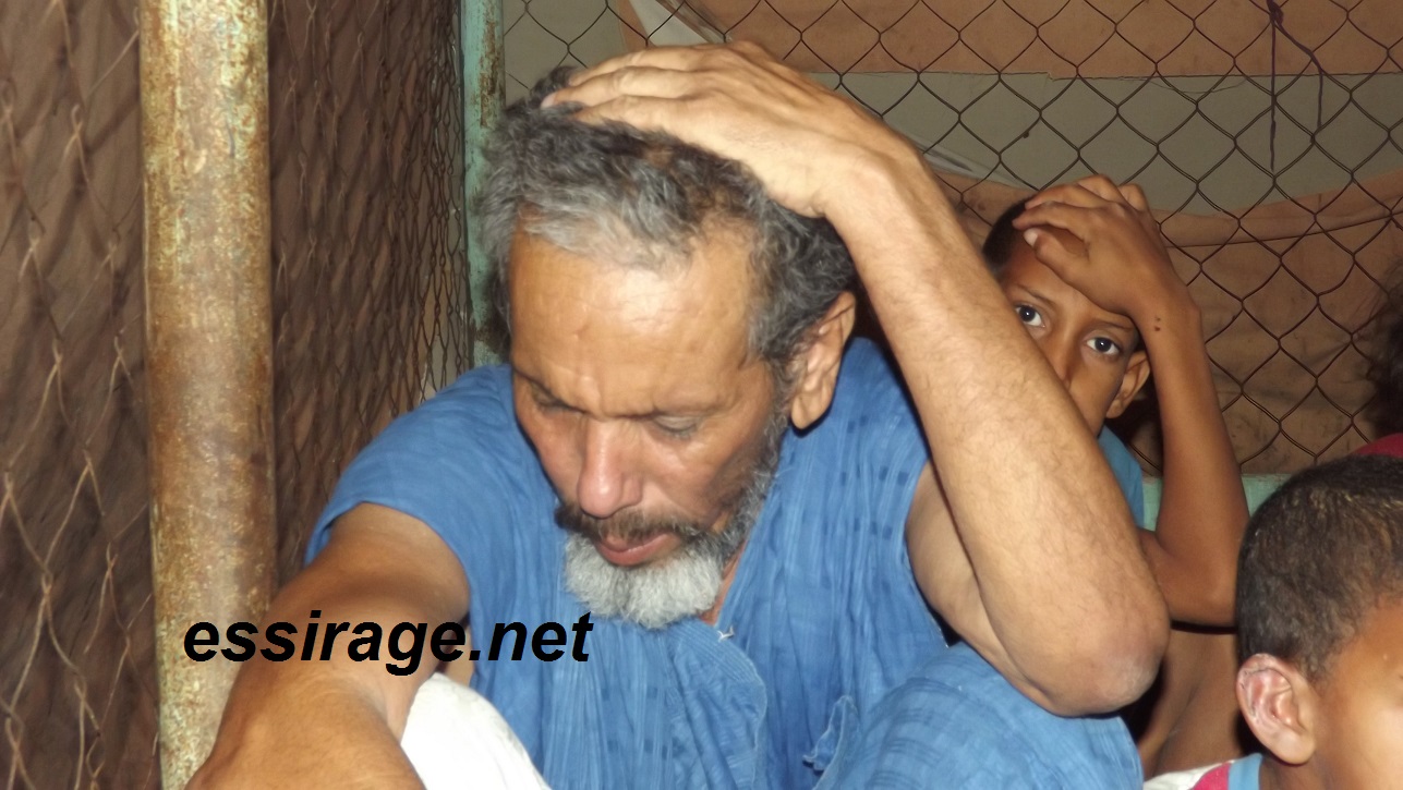 يعاني نوبات قوية من ضيق التنفس 