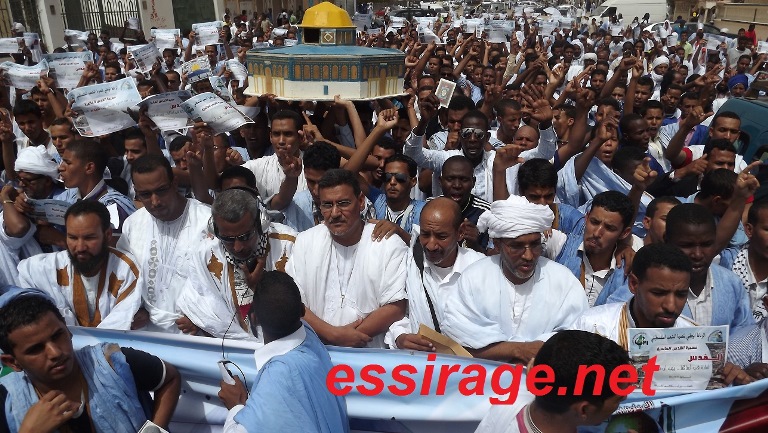 قادة الرباط في مقدمة المسيرة 