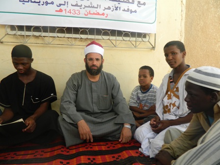 الطلاب من محظرة عباد الله التي تكفل طلابها مبادرة آفطوط 