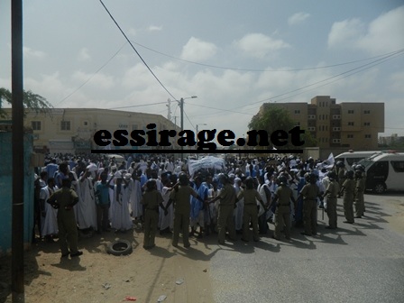 السور الأمني قبل التساقط بقليل (تصوير السراج)