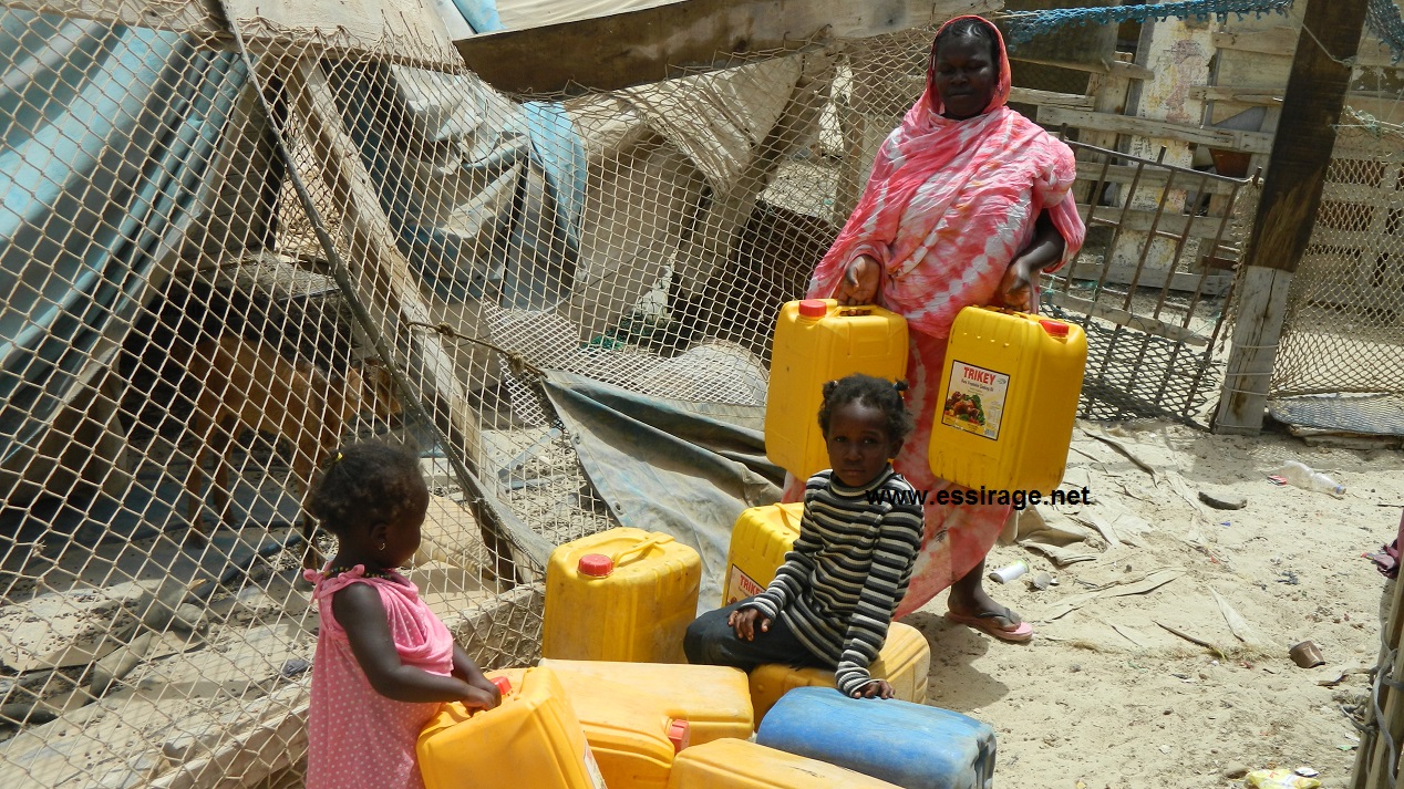 قناني المياه في انتظار 